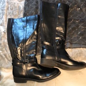 Black shiny riding boot